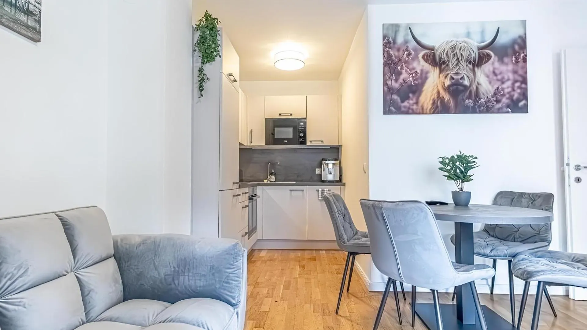 9-Min To City Center, Comfy 1Br And 1Lr With Balcony Vienna 0*,  Austria