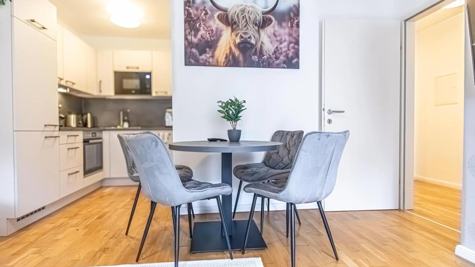 9-Min To City Center, Comfy 1Br And 1Lr With Balcony Vienna Apartment