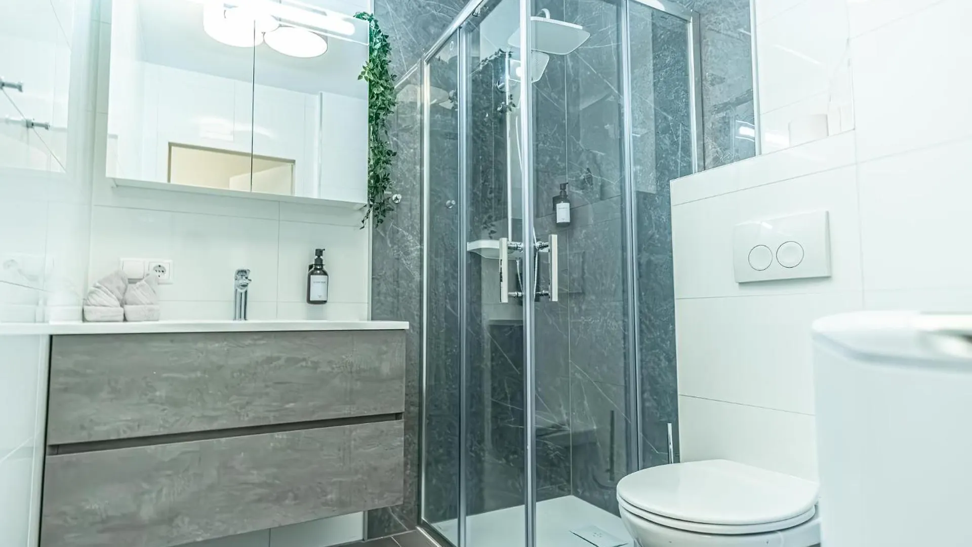 Apartment 9-Min To City Center, Comfy 1Br And 1Lr With Balcony Vienna