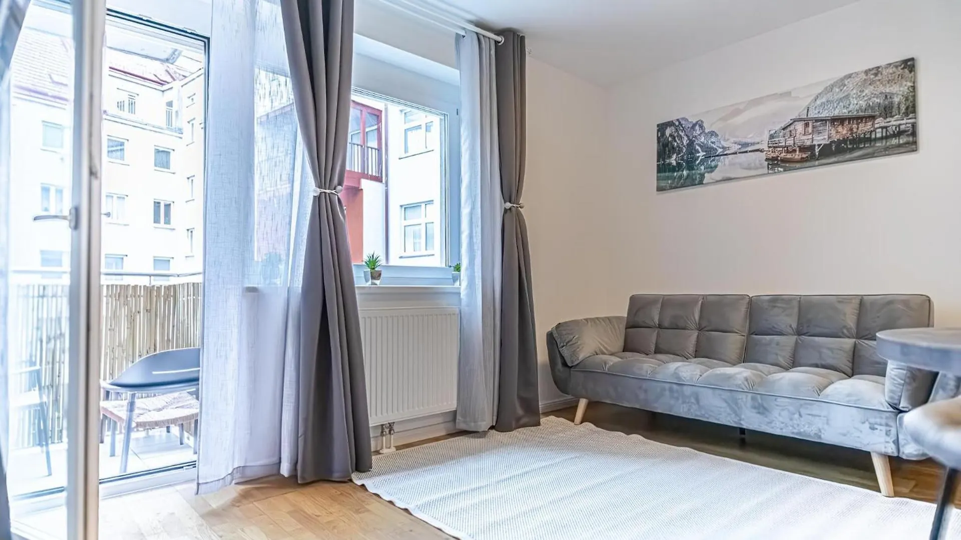 9-Min To City Center, Comfy 1Br And 1Lr With Balcony Vienna Apartment